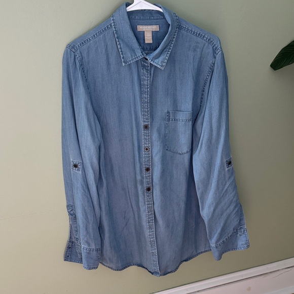 Banana Republic Tops - Women’s Banana Republic Boyfriend Light Blue Denim Shirt Size Large